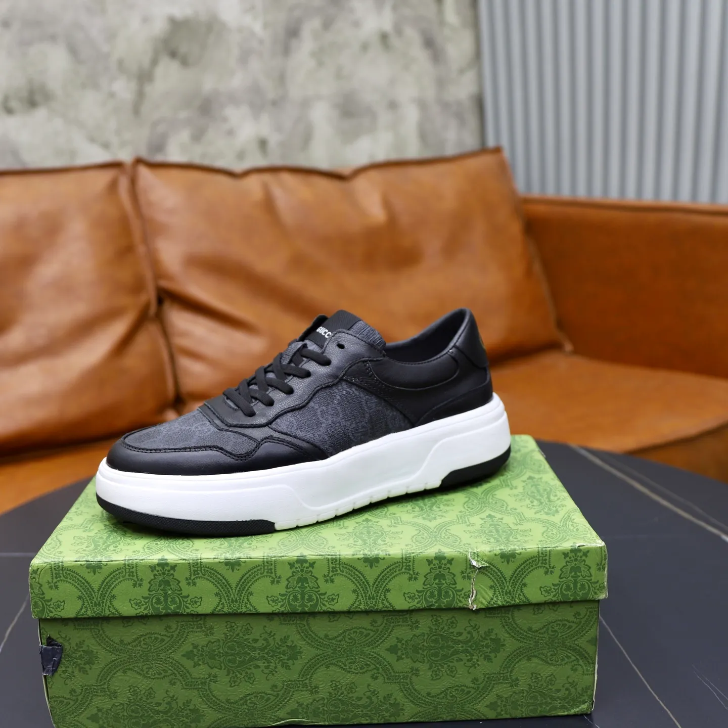 Men's shoes 💰440💰🙅‍♂️🙅‍♂️🙅‍♂️ Brand: GUCCI Standard code: 38–44 (45 can be customized) Grade: Same as the official website Material: Original cowhide fabric Comfortable pigskin lining Lightweight and wear-resistant outsole Style category: Men's fashionable casual shoes and boots Running sneakers Distinguished luxury brand elements Top luxury color: actual picture color